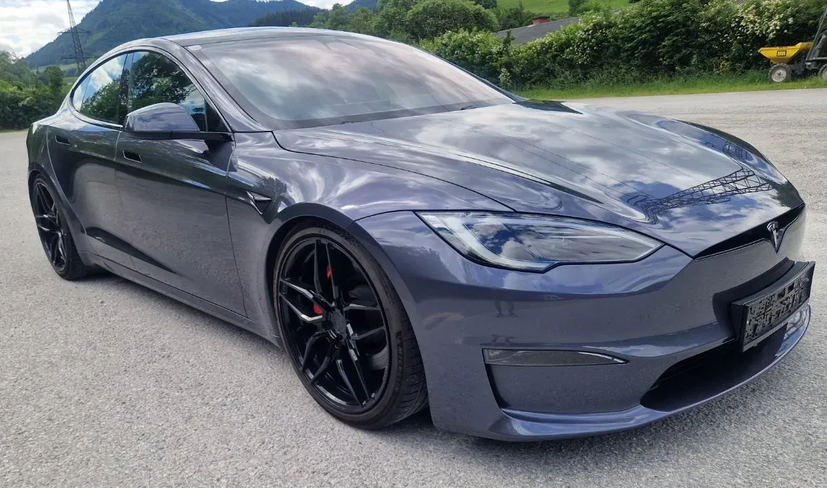 Tesla Model S 2023 photo 2