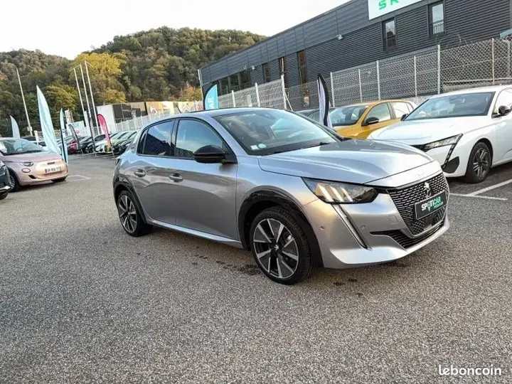Peugeot 208 2022 photo 3