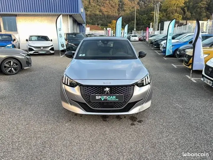 Peugeot 208 2022 photo 2
