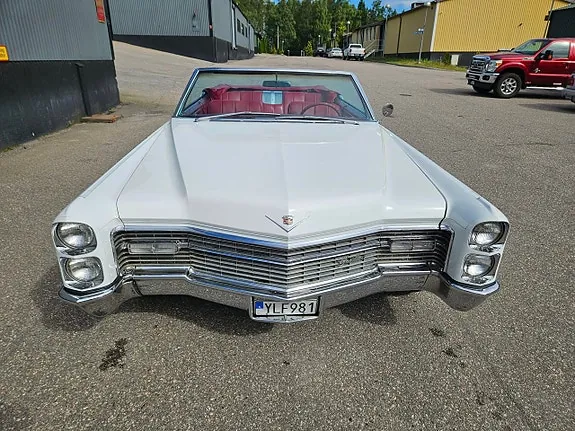 Cadillac Deville 1966 photo 2