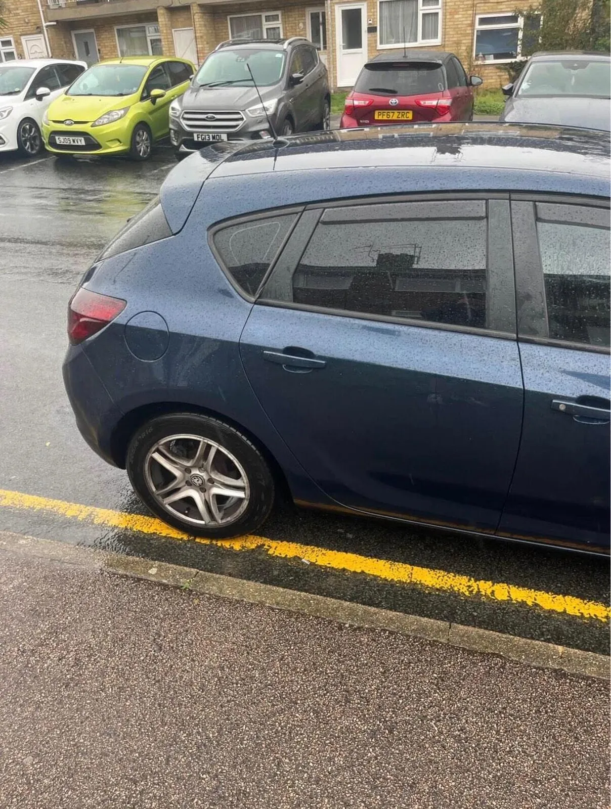 Vauxhall Astra 2010 photo 2
