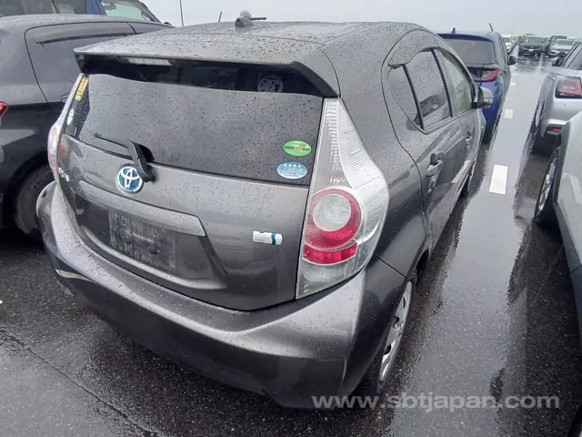 Toyota Aqua S 2013 photo 4
