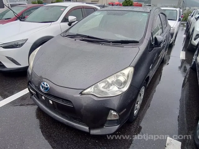 Toyota Aqua S 2013 photo 2