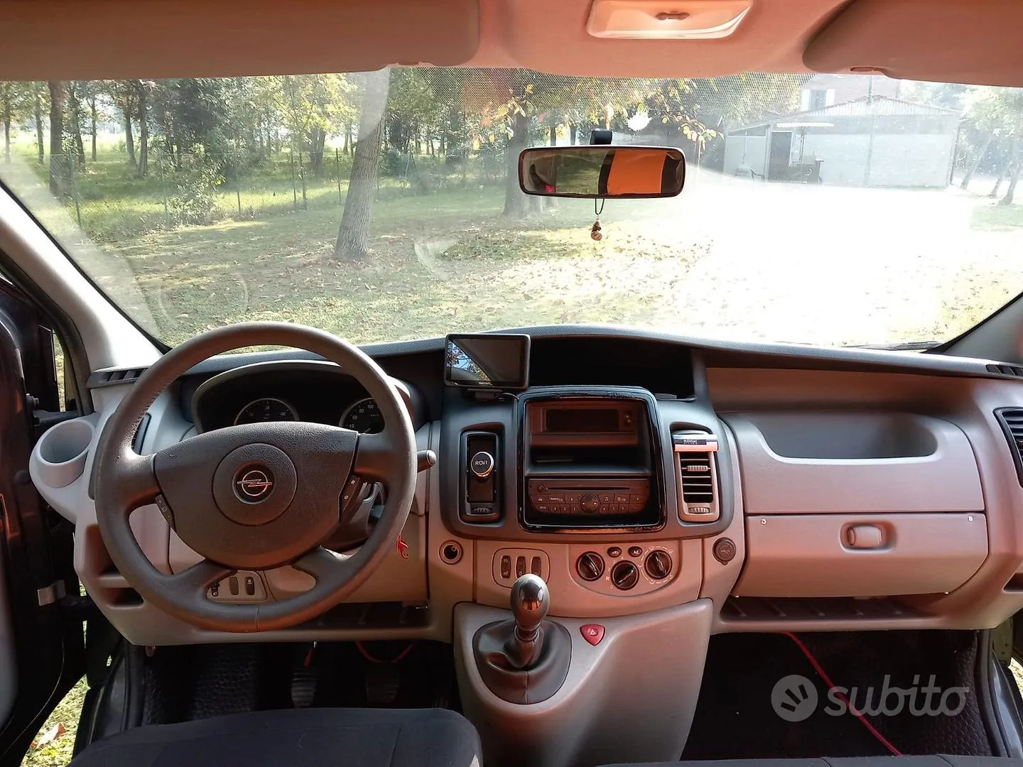 Opel Vivaro 2012 photo 2