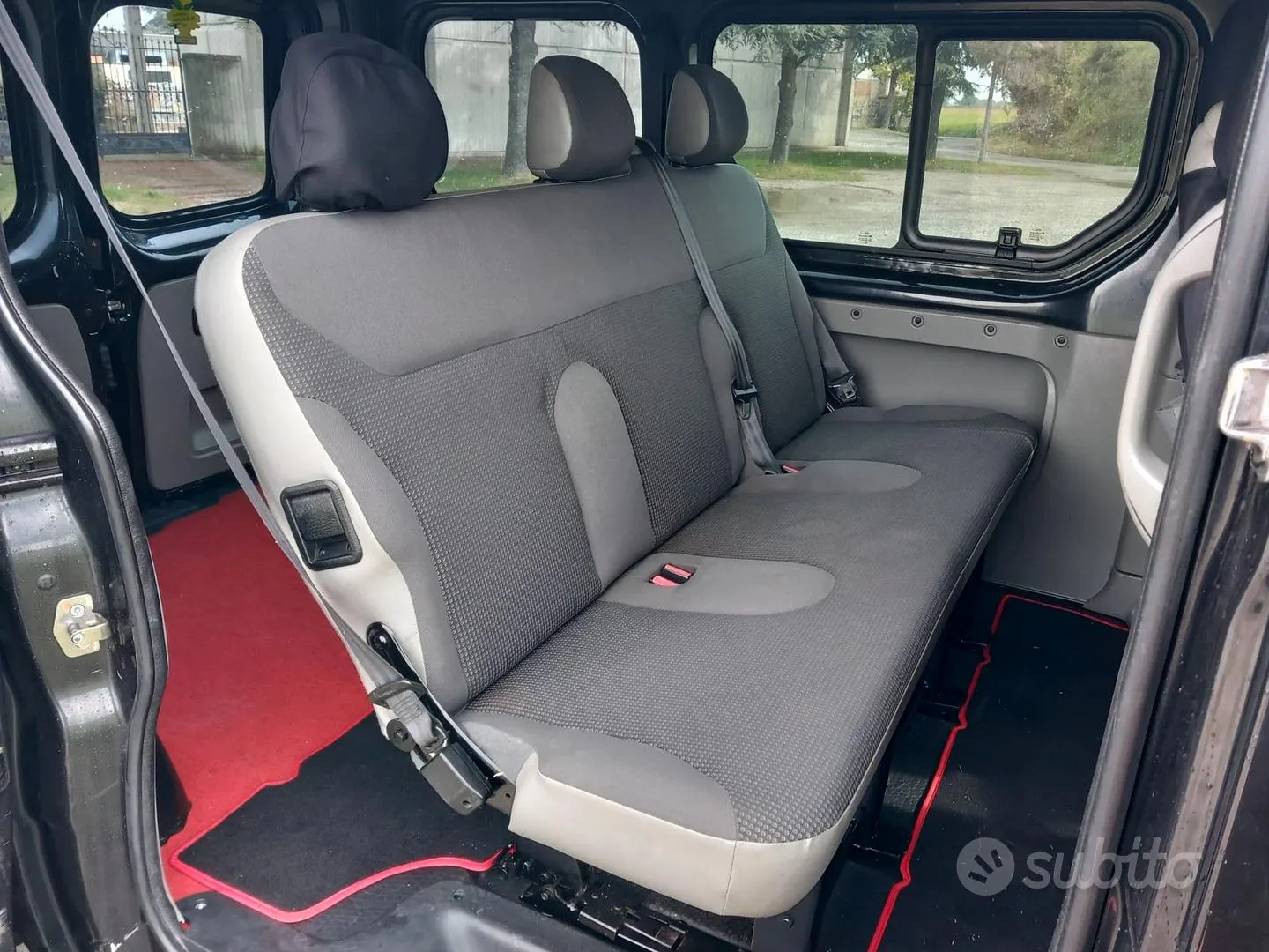 Opel Vivaro 2012 photo 3