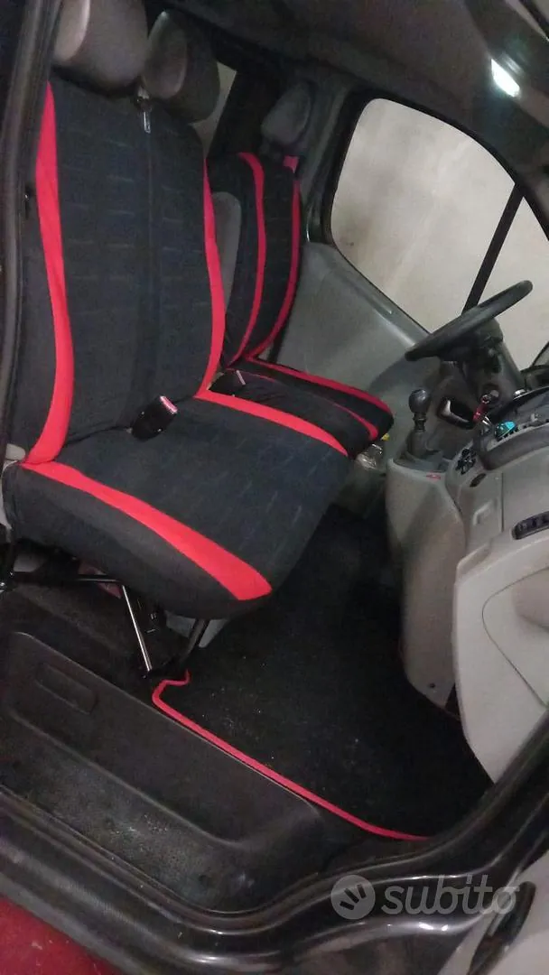 Opel Vivaro 2012 photo 4