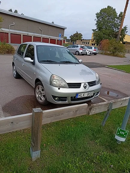 Renault Clio 2008 photo 2