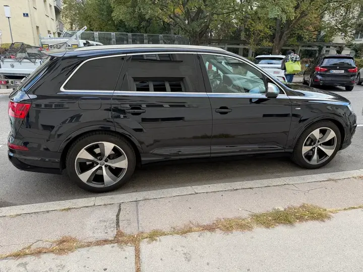 Audi Q7 2015 photo 2