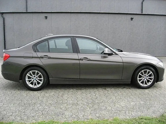 BMW 320I 2013 photo 4