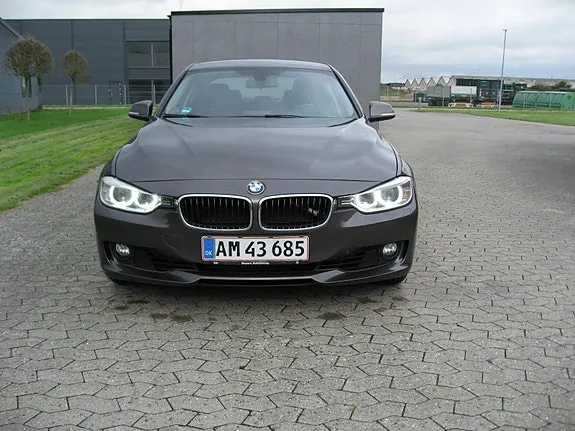 BMW 320I 2013 photo 2