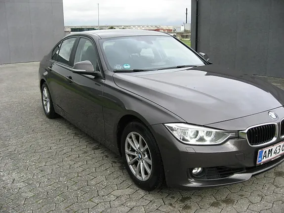 BMW 320I 2013 photo 3