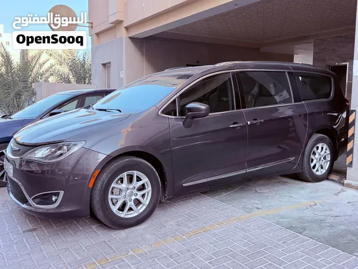 Chrysler Pacifica 2020 photo 2