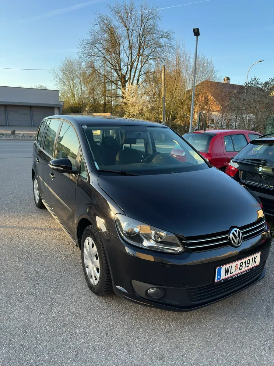 Volkswagen Touran 2014 photo 2