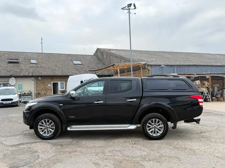 Mitsubishi L200 2017 photo 4