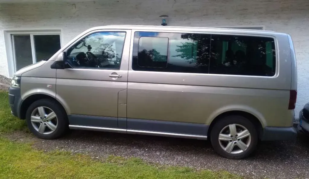Volkswagen Multivan 2012 photo 2