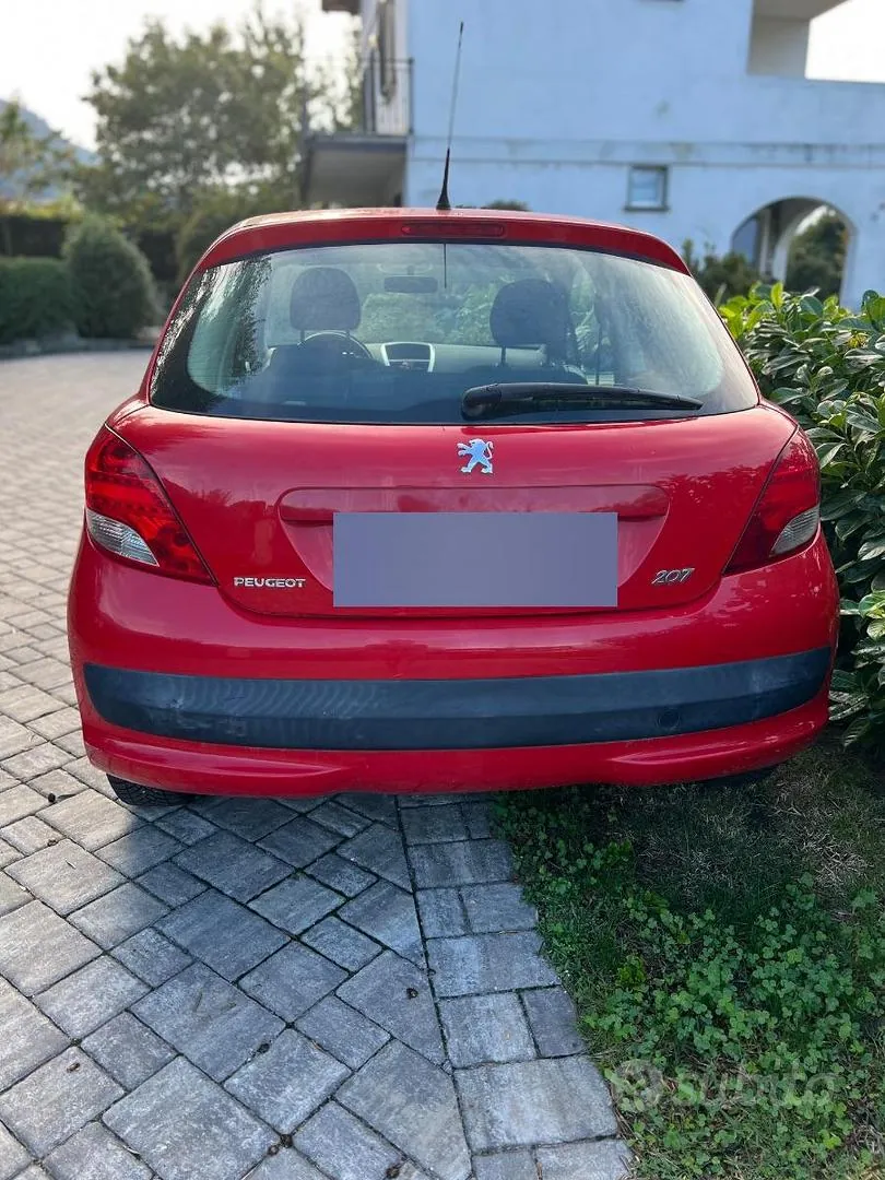 Peugeot 207 2011 photo 2