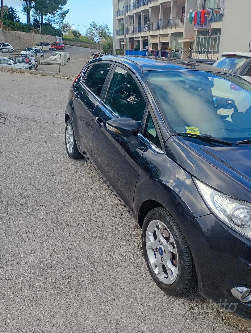 Ford Fiesta 2012 photo 2