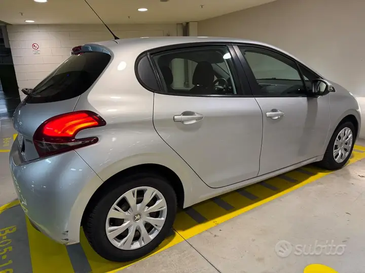 Peugeot 208 2016 photo 5