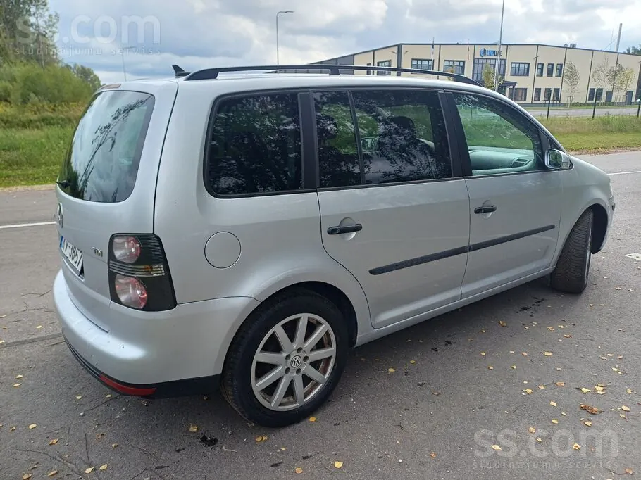 Volkswagen Touran 2008 photo 4
