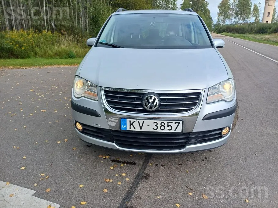 Volkswagen Touran 2008 photo 2