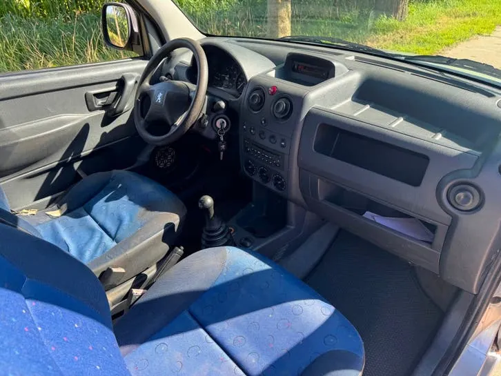 Peugeot Partner 2002 photo 2