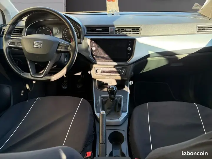 Seat Arona 2019 photo 2