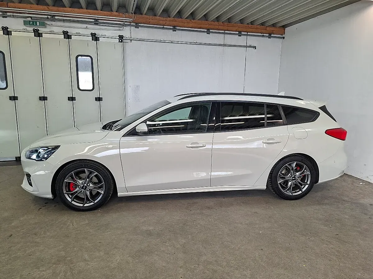 Ford Focus 2022 photo 2