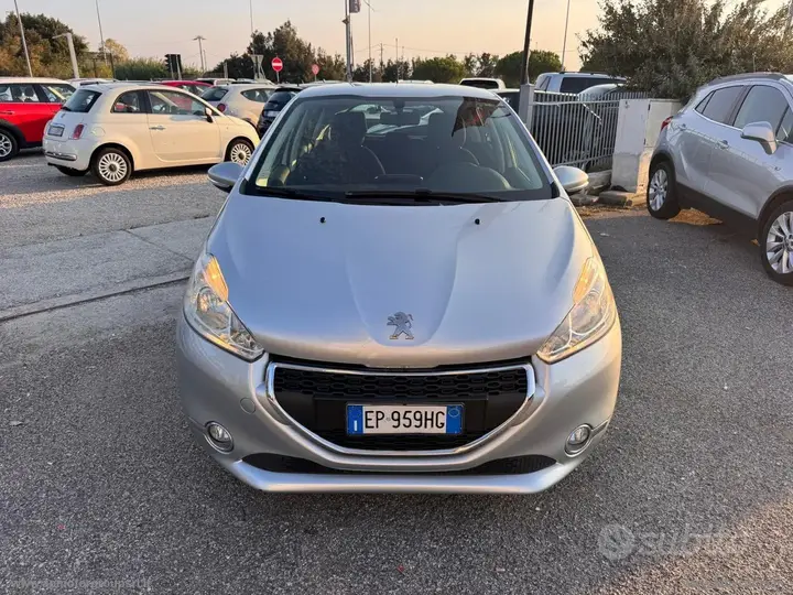 Peugeot 208 2012 photo 3