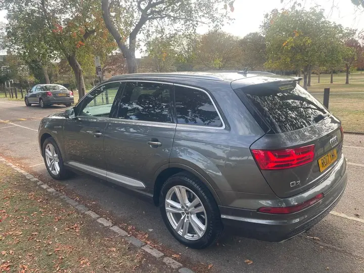 Audi Q7 2017 photo 4