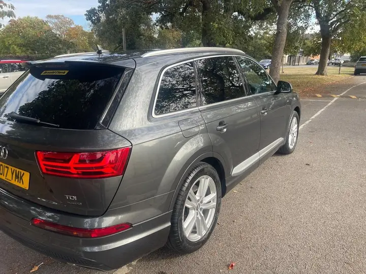 Audi Q7 2017 photo 3