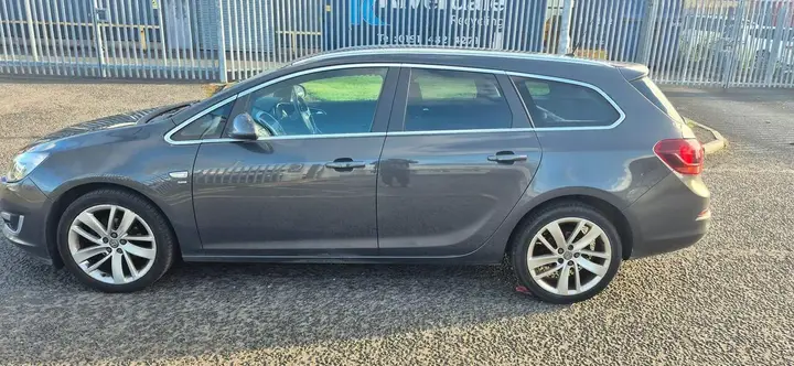 Vauxhall Astra 2013 photo 3