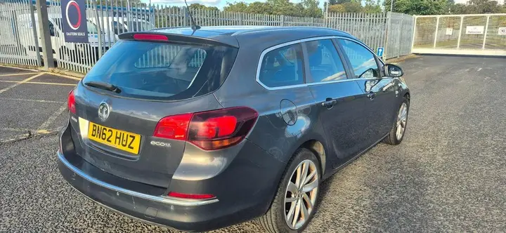 Vauxhall Astra 2013 photo 5