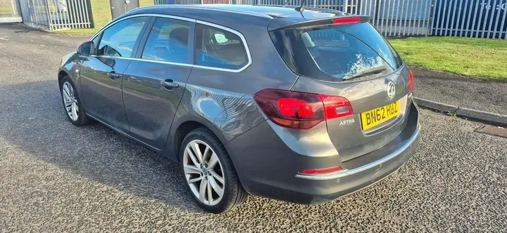 Vauxhall Astra 2013 photo 4
