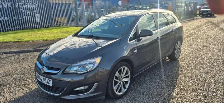 Vauxhall Astra 2013 photo 2