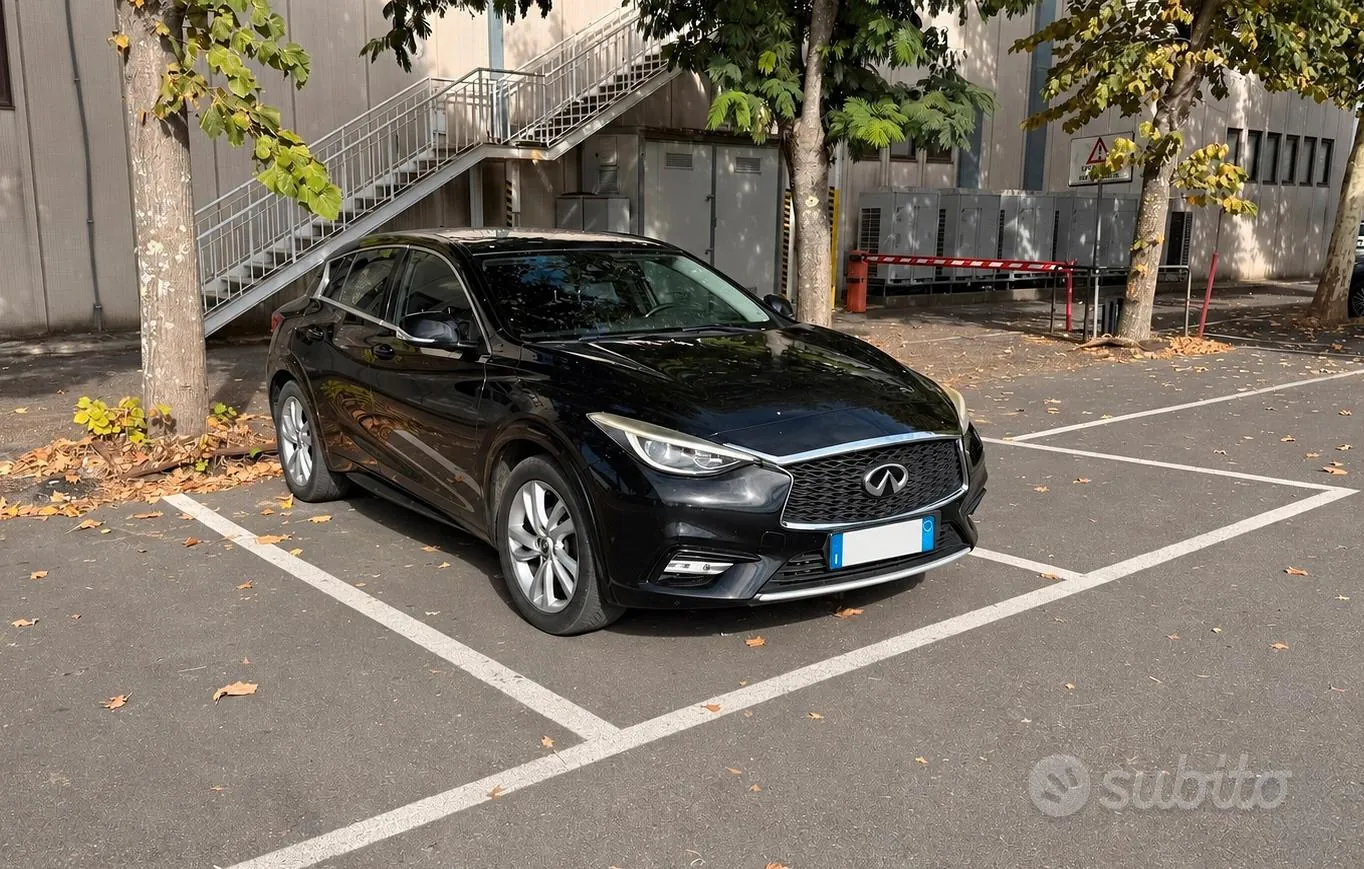 Infiniti Q30