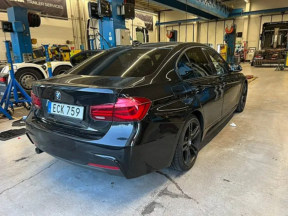 BMW 318D 2018 photo 2