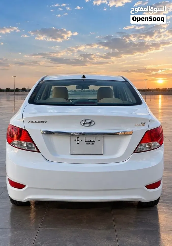 Hyundai Accent 2012 photo 4