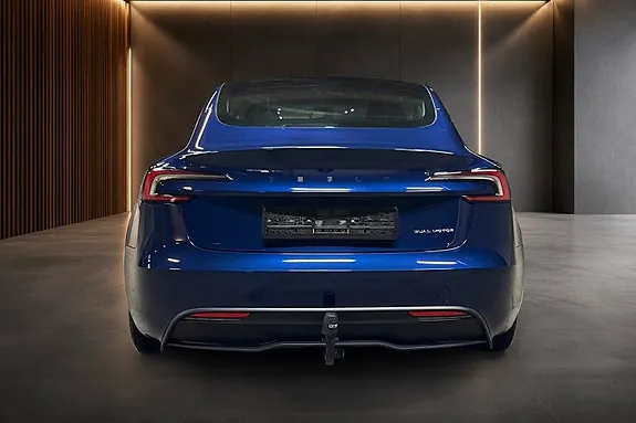 Tesla Model 3 2025 photo 4