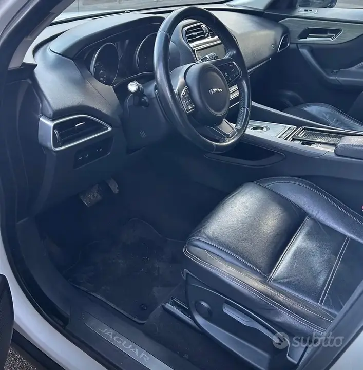 Jaguar F-Pace 2017 photo 2