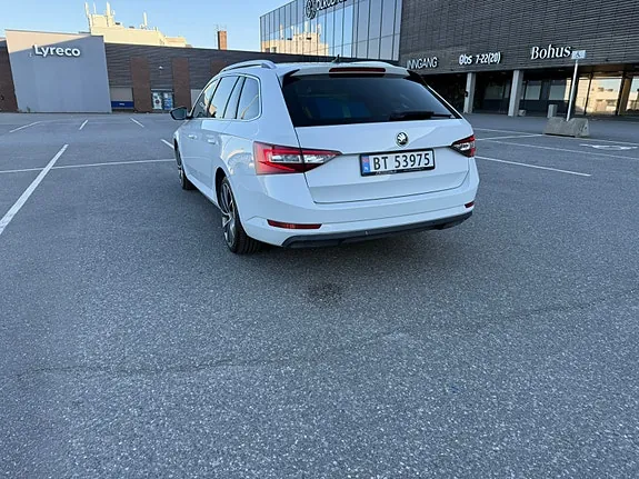 Skoda Superb 2016 photo 4