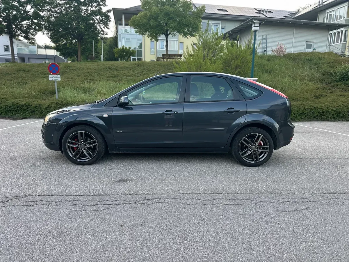 Ford Focus 2007 photo 2