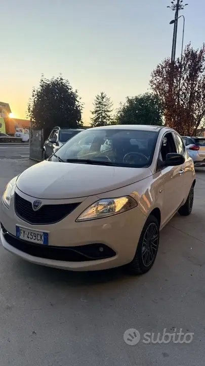 Lancia Ypsilon