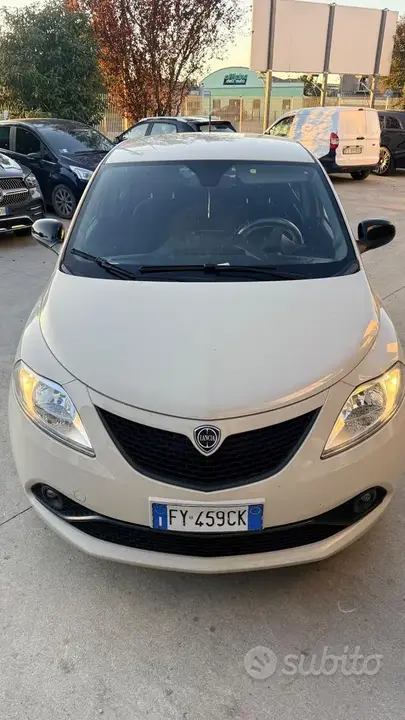 Lancia Ypsilon 2019 photo 2