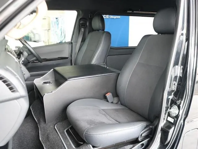Toyota Hiace 2025 photo 2