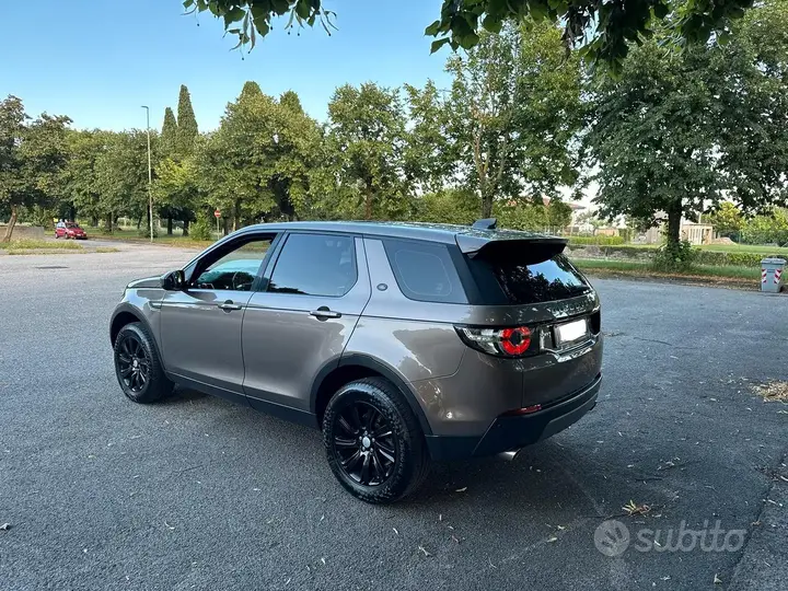 Land Rover Discovery Sport 2017 photo 2