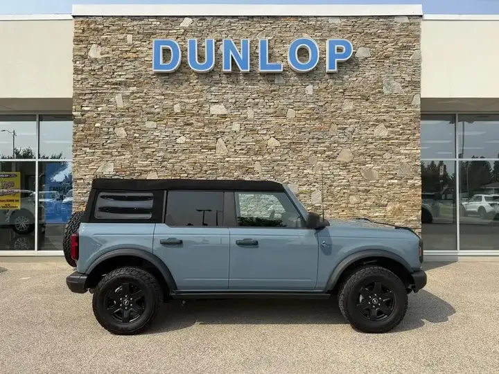 Ford Bronco 2023 photo 2