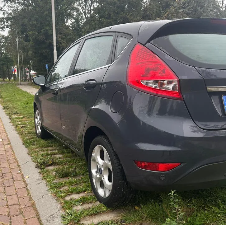 Ford Fiesta 2011 photo 3