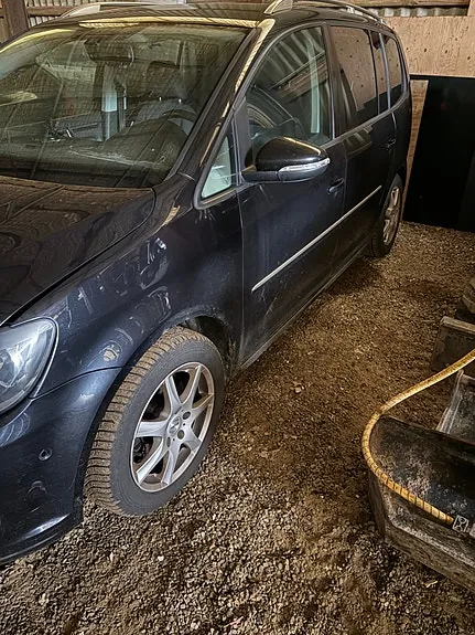 Volkswagen Touran 2012 photo 2