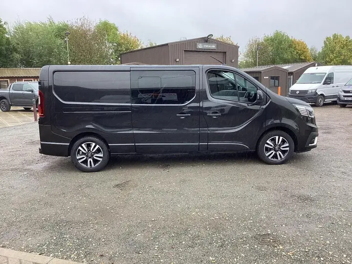 Renault Trafic 2023 photo 3