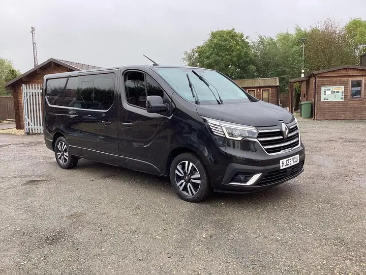 Renault Trafic 2023 photo 2